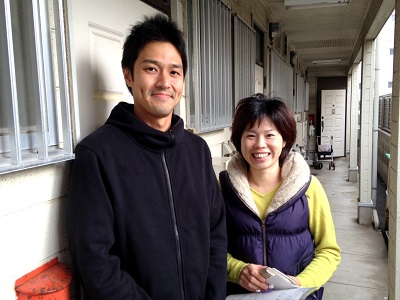 大野城市のお客様より、 福岡市南区の御祖父様の お部屋丸ごと片付け(遺品整理) のご依頼です。  「できれば、本日中もしくは明日 までに作業を行ってほしいの  ですがお見積りにきて いただけますか？」  老人ホームへの入居・退去　お家の解体前　引越しの際にでた不用品、ご入院・ご退院の際のお部屋片付け　遺品整理は歯ブラシから大型家具(不用品・不用品・粗大ごみ・粗大ゴミ)まで、家の中ぜんぶ(親の家・実家片付け)【便利屋】暮らしなんでもお助け隊 福岡茶山店が全て片づけます。0120-263-101  と、お問い合わせをいただき、 営業所からもお近くでしたので、  すぐにお伺いさせて いただきました。  お部屋は１DKの間取りに、 介護ベッド、タンス、冷蔵庫、洗濯機 食器棚、家電品、日用生活品  等があり、仕分け・梱包作業は ご家族の方々でされる とのことでしたので  仕分け作業から搬出作業まで【便利屋】暮らしなんでもお助け隊 福岡茶山店が家一軒丸ごとすべて片付けます親の家(実家) お部屋　老人ホーム入居・退去 解体前 引越し 遺品整理 際に、大型家具 不要品 不用品粗大ごみ 粗大ゴミ の片づけで困っていませんか？  1tパック＋軽トラック半台分で お見積りさせていただきました。  午後からでしたらトラックのご準備 ができますので、それまでに  ご家族の方に仕分け・梱包作業を していただいて、再度お伺いさせて いただく事になりました。  再度、お伺いした際には作業も 完了されておりましたので、  ベッドの解体作業後、すべてのもの を運び出し最後に清掃作業を 行って作業を完了いたしました。  お部屋はアパートの1階で道路に 面した場所でしたので、  スタッフ2名で、1時間弱ほどで 作業を完了することができました。  ご確認にこられたお客様より  「早かったですね！しかもきれい に掃除までしていただいて ありがとうございます。 本当にありがとうございました。」  作業終了後にお客様よりお話を されたのですが、他の業者様にも  お見積りをお願いするつもり でしたが一番早く来てくださり、  お見積り内容もとても分かりやすく 丁寧にご説明していただいたので、 即お願いすることに決めました。  お急ぎのお客様でしたので、 タイミングよくご対応することが  できお役に立つことができて 本当に良かったです。  親の家(実家) お部屋 老人ホーム入居・退去 引越し 解体前 遺品整理の際の不用な家具 不用品 不要品 粗大ごみ 粗大ゴミ家一軒丸ごと片付けを【便利屋】暮らしなんでもお助け隊 福岡茶山店が作業完了ですっきりしました  最後はお二人で写真撮影にも ご協力いただき ありがとうございました。    片付けに関することはいろいろ 何でもお手伝いしておりますので  「おたくでは、こんな片付けも できる？」というようにお気軽に お問い合せ下さい。  お電話お待ちしております。   老人ホームへの入居・退去　お家の解体前　引越しの際にでた不用品、ご入院・ご退院の際のお部屋片付け　遺品整理は歯ブラシから大型家具(不用品・不用品・粗大ごみ・粗大ゴミ)まで、家の中ぜんぶ(親の家・実家片付け)【便利屋】暮らしなんでもお助け隊 福岡茶山店が全て片づけます。0120-263-101老人ホームへの入居・退去　お家の解体前　引越しの際にでた不用品、ご入院・ご退院の際のお部屋片付け　遺品整理で困ったら歯ブラシから大型家具(不用品・不用品・粗大ごみ・粗大ゴミ)まで、家の中ぜんぶ(親の家・実家片付け)【便利屋】暮らしなんでもお助け隊 福岡茶山店へのお問い合わせは、スマートフォン・iPhoneからはココをクリックすると電話がかけられます