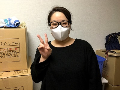 福岡市西区のお客様より、 引越し後の段ボールなどの片付け のお手伝いのご依頼です。  「引越し後、段ボールの箱で いっぱいのお部屋の片付けを お手伝いしてほしい。」  とのご相談がありました。  タンスの中の洋服に、本、ゴルフクラブ、家電製品、大きな家具 仕分けや梱包を一人でやり終えるのは無理 お部屋の片付け作業をお手伝いしてくる業者さんはいないかな  引越ししてきたばかりのお部屋には 段ボールが山積みの状態でした。  お客様が開封作業を行いながら 空き段ボールを片付けていき、  開封作業が行いやすいように お手伝いをしていくとい う繰り返し作業です。  仕分け作業から搬出作業まで【便利屋】暮らしなんでもお助け隊 福岡茶山店が家一軒丸ごとすべて片付けます親の家(実家) お部屋　老人ホーム入居・退去 解体前 引越し 遺品整理 際に、大型家具 不要品 不用品粗大ごみ 粗大ゴミ の片づけで困っていませんか？  お引越しのご経験があるかた でしたら誰もが経験される 大変な作業です。  とりあえず、今すぐ必要なものは 取り出すことができたので  作業は2時間程で 完了いたしました。  「また、お願いするかと 思いますので、 その際はよろしくお願いします。 今日は本当に助かりました。」  お疲れだったにも関わらず、 最後はにっこり笑顔で  写真撮影にもご協力いただき ありがとうございました。  新居での新しい生活が 多幸でありますよう 願っております。  【便利屋】暮らしなんでもお助け隊 福岡茶山店は、歯ブラシから大型家具まで家の中の不用品・不要品・粗大ごみ・粗大ごみすべてを片付けいたします。老人ホームへの入居・退去　お家の解体前　引越しの際にでた不用品、ご入院・ご退院の際のお部屋・実家片付け　遺品整理まで何でもご相談下さい  何でもお手伝いしておりますので  「おたくでは、こんな片付けも できる？」というようにお気軽に お問い合せ下さい。  お電話お待ちしております。  老人ホームへの入居・退去　お家の解体前　引越しの際にでた不用品、ご入院・ご退院の際のお部屋片付け　遺品整理は歯ブラシから大型家具(不用品・不用品・粗大ごみ・粗大ゴミ)まで、家の中ぜんぶ(親の家・実家片付け)【便利屋】暮らしなんでもお助け隊 福岡茶山店が全て片づけます。0120-263-101老人ホームへの入居・退去　お家の解体前　引越しの際にでた不用品、ご入院・ご退院の際のお部屋片付け　遺品整理で困ったら歯ブラシから大型家具(不用品・不用品・粗大ごみ・粗大ゴミ)まで、家の中ぜんぶ(親の家・実家片付け)【便利屋】暮らしなんでもお助け隊 福岡茶山店へのお問い合わせは、スマートフォン・iPhoneからはココをクリックすると電話がかけられます